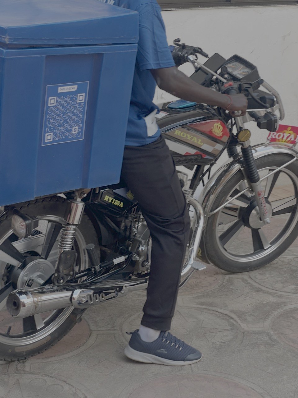 Haulstow rider with delivery box